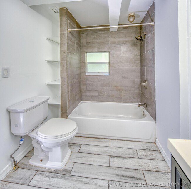 Photo - 531 N B St