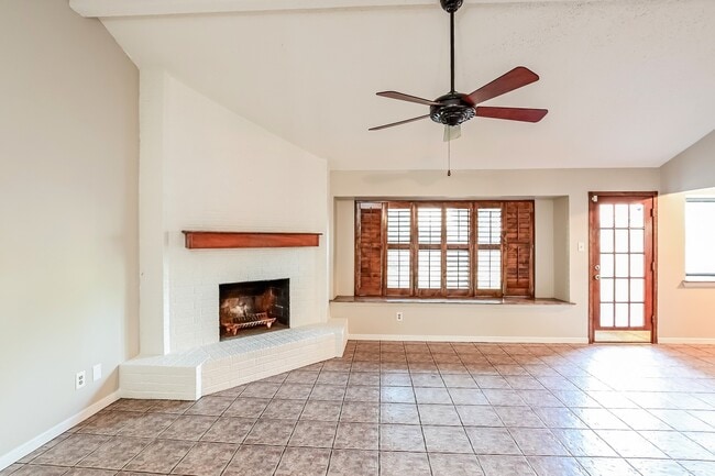 Photo - 6019 Coachgate Dr