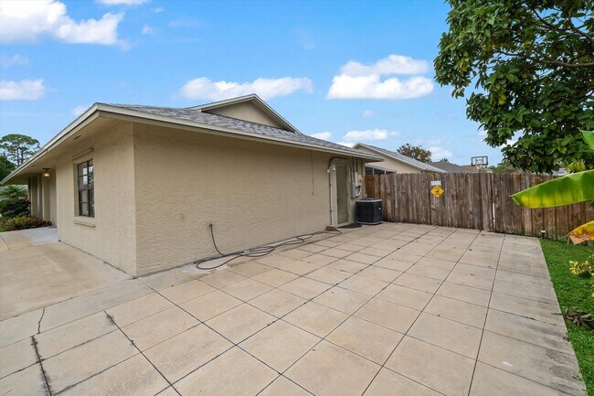 Photo - 701 Elmont St NW