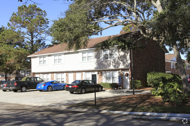 Building Photo - Oak Leaf Townhouses