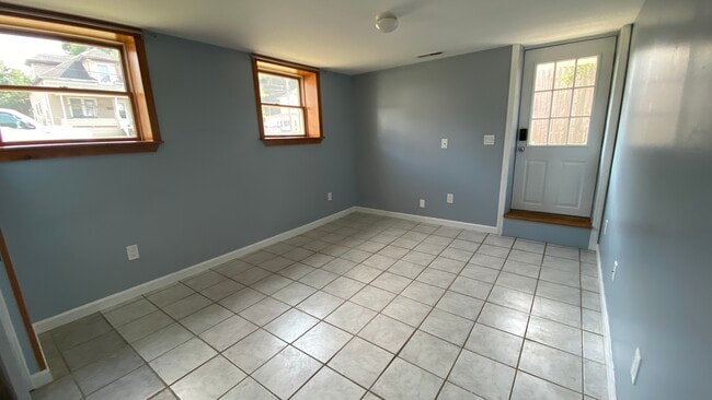 Building Photo - 54 Manning St Unit 1