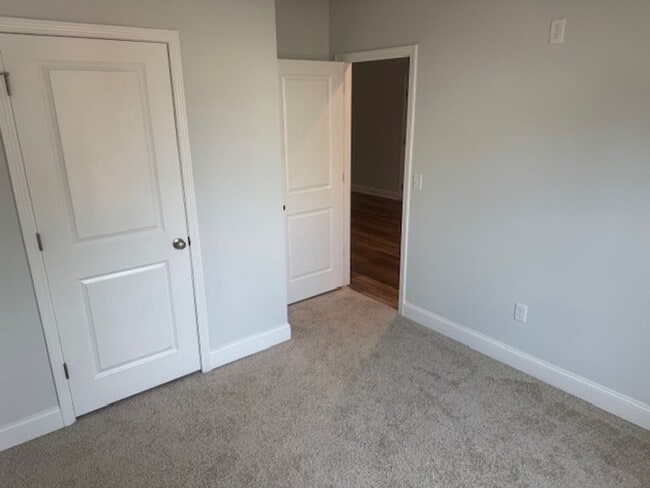 Photo - 210 Lenox Cir