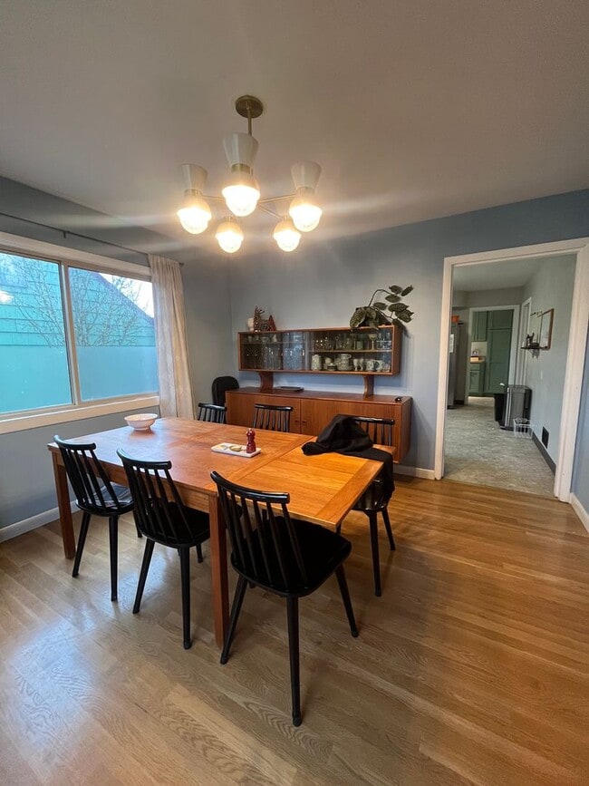 Photo - 4-Bedroom 3-Bathroom Home in Springfield