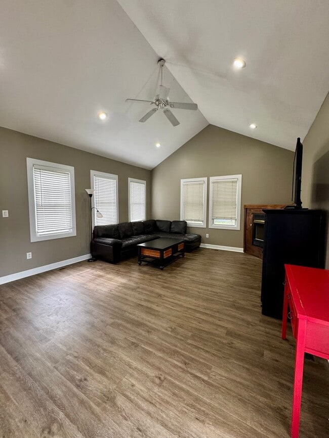 Photo - Single Family Home for Rent - Direct acces...