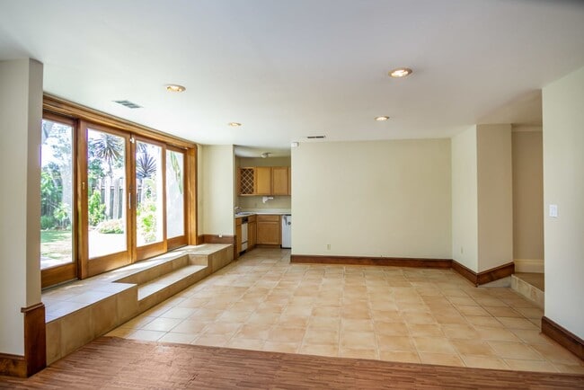 Photo - 1809 Versailles Ave