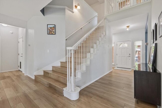 Photo - 706 Hilltop Dr
