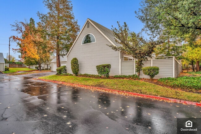 Photo - 1714 Somerset Pl