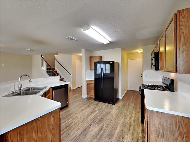 Photo - 226 Golden Oak Dr