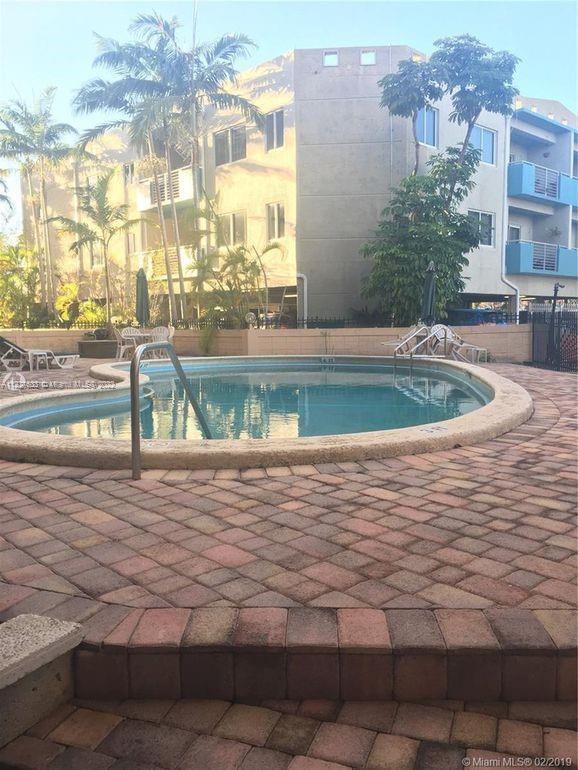 Photo - 3527 NE 168th St Unidad 204