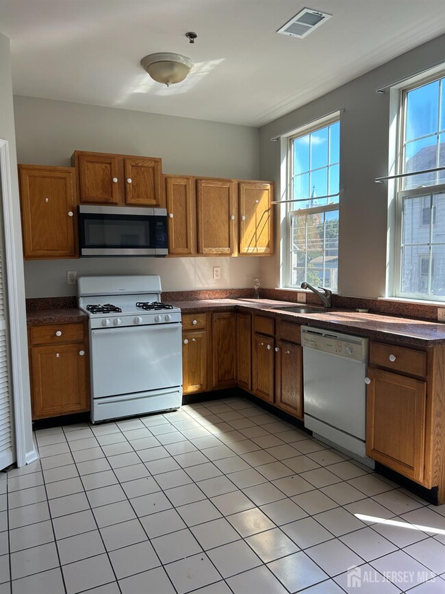 Photo - 114 Remsen Ave