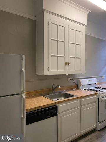 Building Photo - 2031 Locust St Unit 103