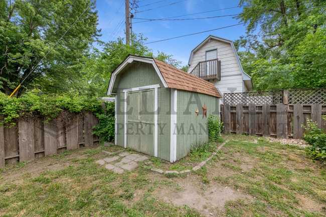 Photo - 614 N Brownthrush Ln