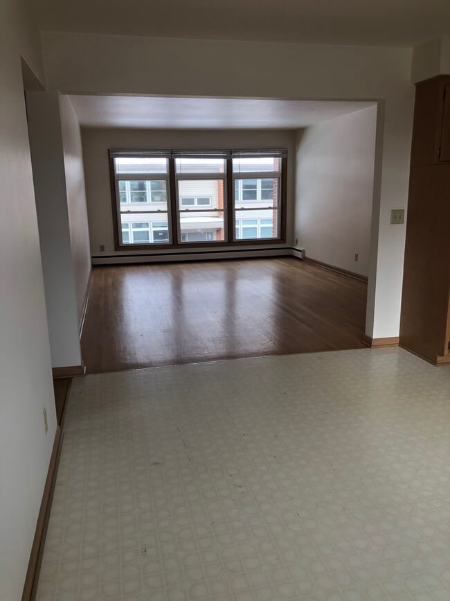 Building Photo - 6300 Eastgate Rd Unit D