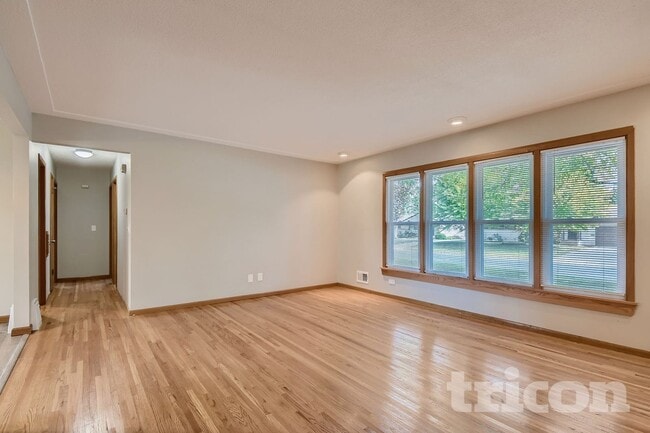 Photo - 7025 Grimes Ave N