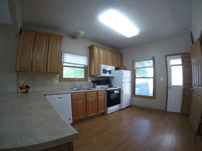 Photo - 302 N Chauncey Ave