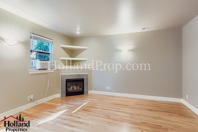 Photo - Charming Murrayhill Townhome with 3 Bedroo...