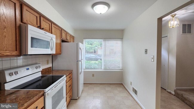 Photo - Arlington Townhouse With Attached Garage!