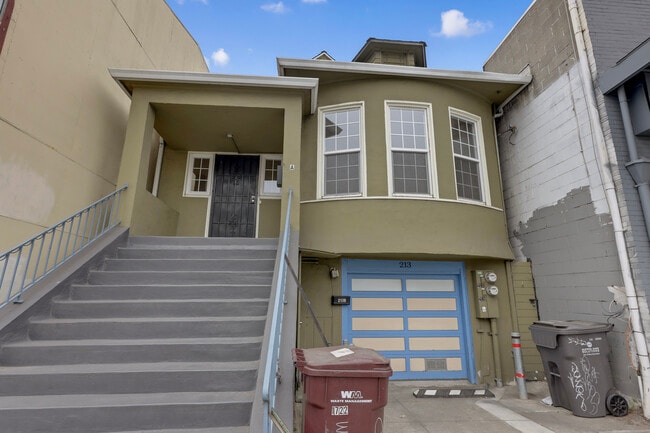 Building Photo - 213 7th St Rental