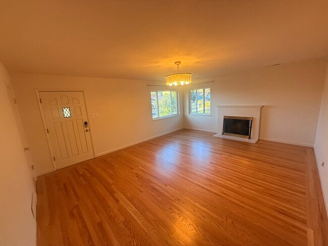 Photo - 212 E Hemlock Ave