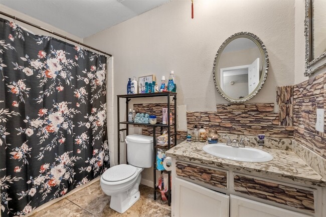 Building Photo - 10711 Heather Hill Dr