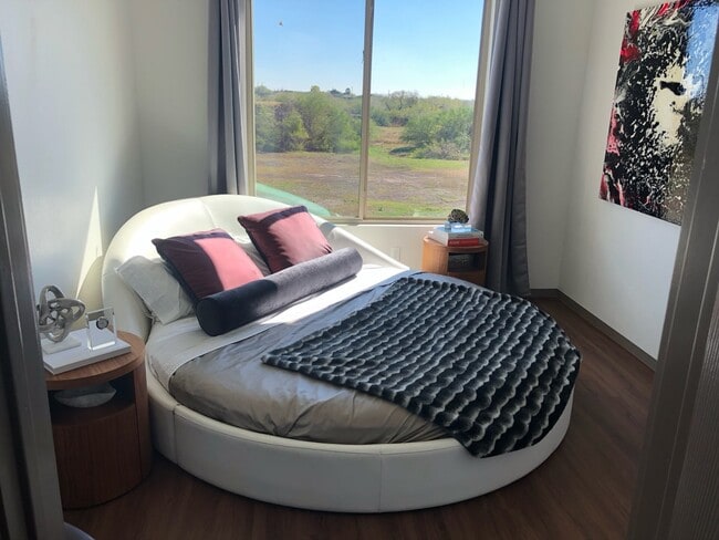 Photo - Lakeview Apartments