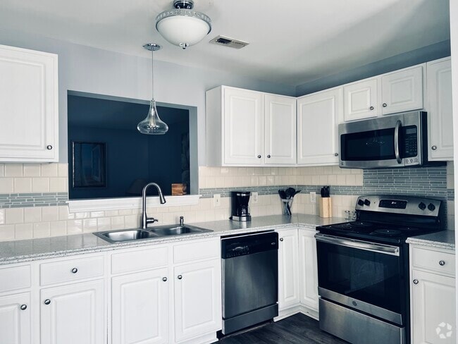 Building Photo - 1525 Pine Brook Ct Unit Shared Townhome