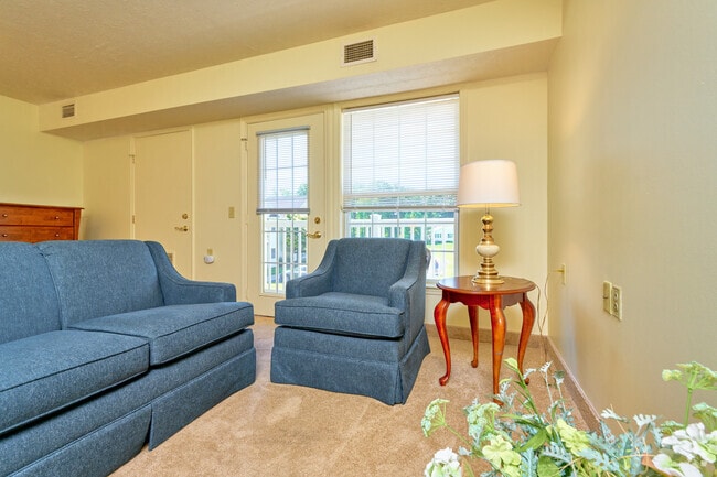 Studio - 475SF - Living Room - Parkwood Heights- Senior Living