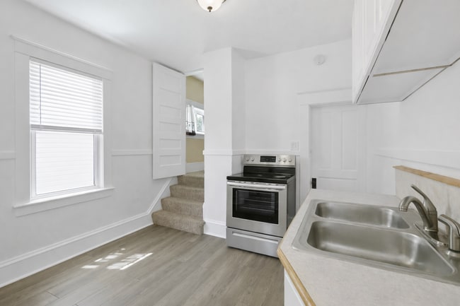 Photo - 346 Cleveland Ave N