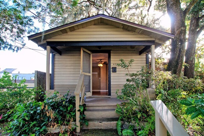 Available now! Near downtown! - Available now!  Near downtown! House