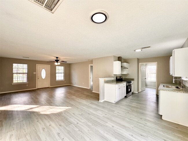 Photo - 15134 Alkay St