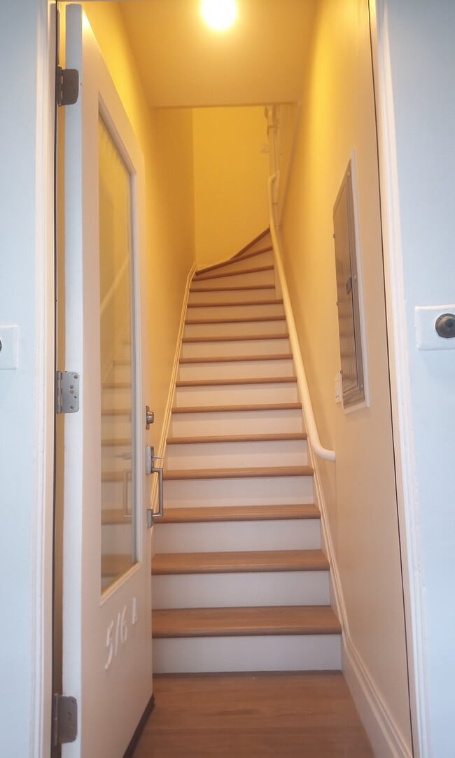 Front Entry 1 - 516 Natoma St Apartment