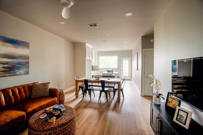 Photo - 111 W Sunny Isle Dr