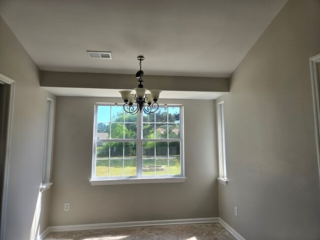Photo - 302 Paddock Pl