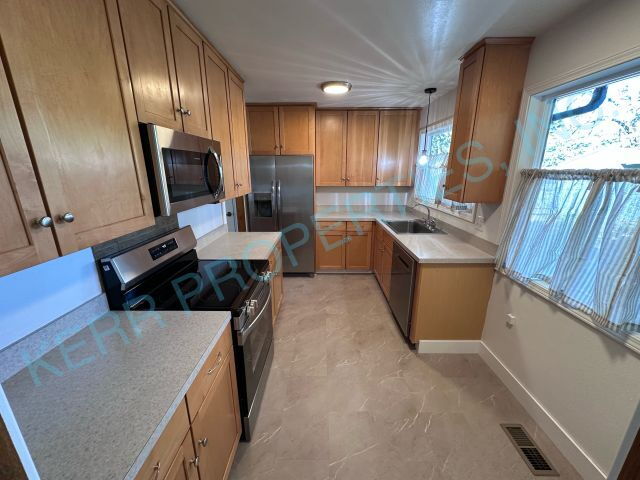 Photo - Charming 3-Bedroom Gresham Retreat with Spacious 1728 sq. ft. Layout and 2.5 Baths!