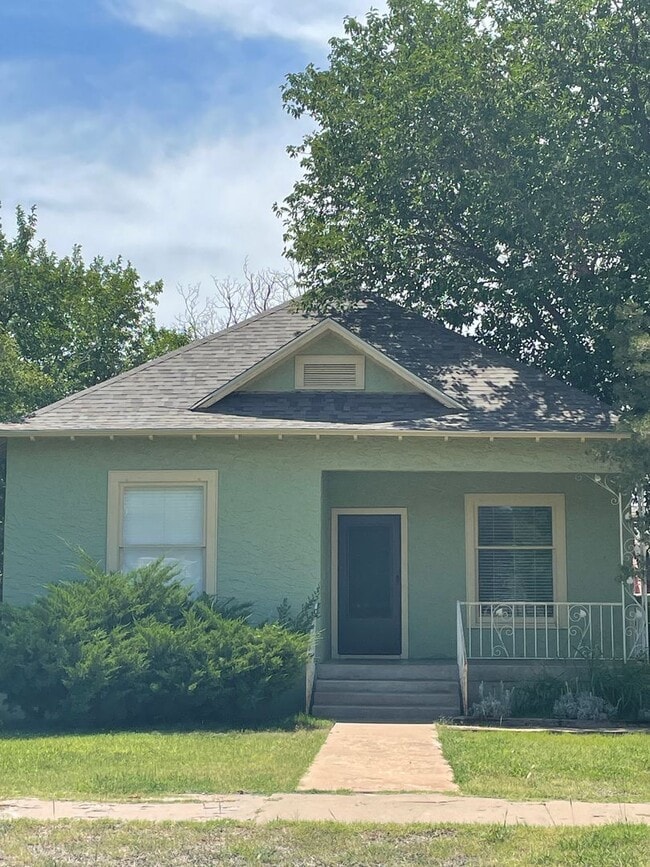 Gorgeous updated property! - Gorgeous updated property! House