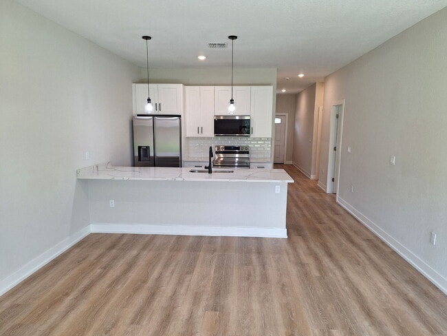 Photo - Available with ZERO DEPOSIT MOVE-IN!
