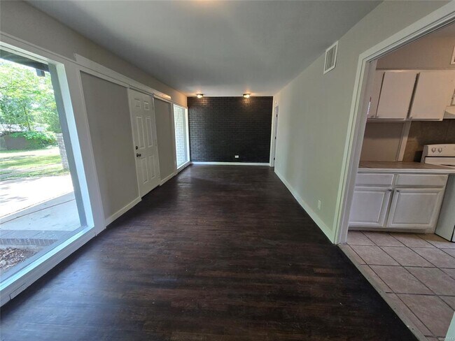 Photo - 3709 Wesley Dr