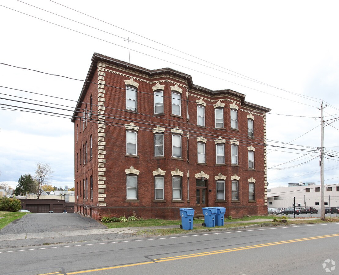 Photo - 605 E Main St Apartments