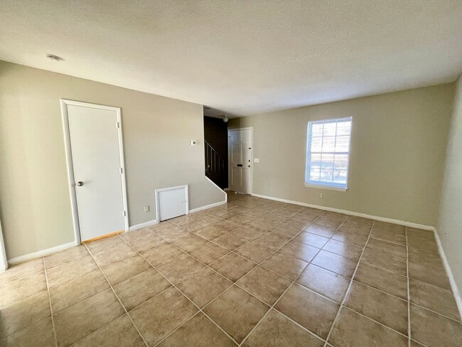 1704 Devonwood Dr