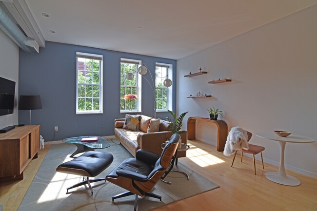Building Photo - 161 Saint Paul St Unit 202 Rental