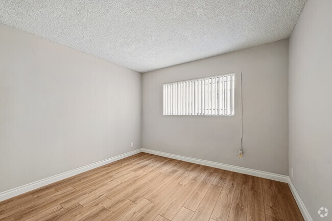 1BR, 1BA - 650SF