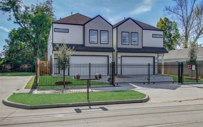 Photo - 835 S Victory Dr