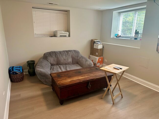 Photo - 2648 W Lunt Ave