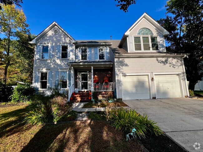 Building Photo - Gorgeous 5 Bedroom 2.5 Bath home in the he...