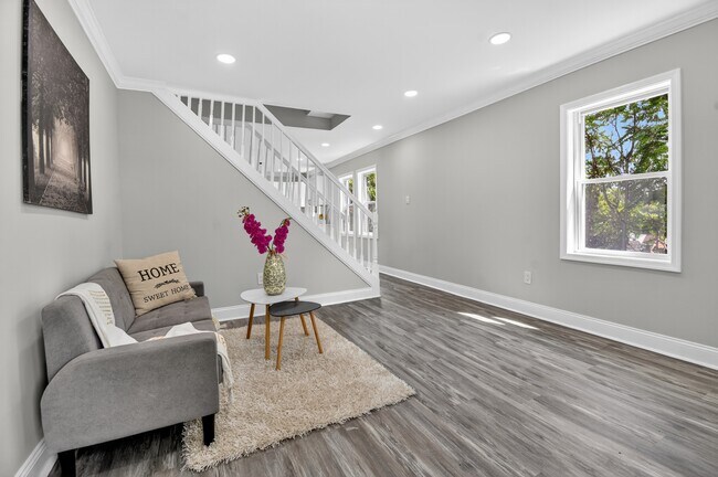 Photo - 4212 Byers St