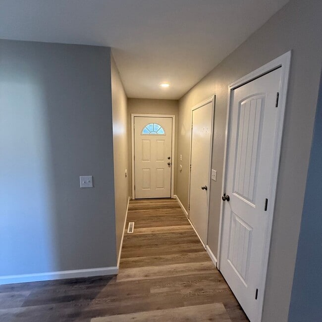 Photo - 3 Bedroom 2 bath remodeled Home