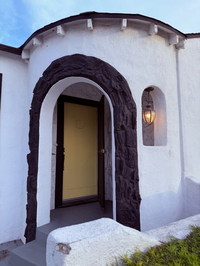 Photo - 6000 4th Ave