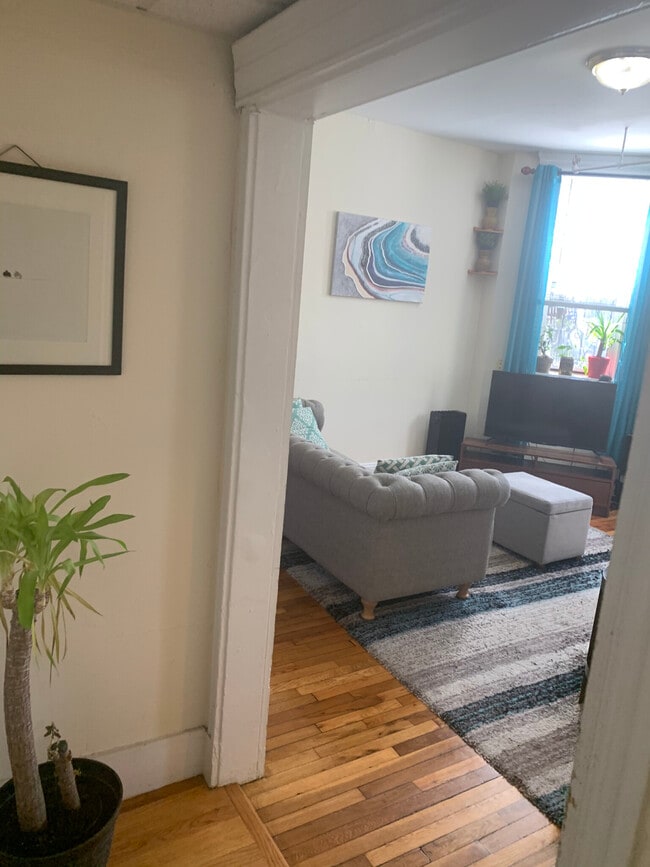 Building Photo - 360 Riverway Unit 2