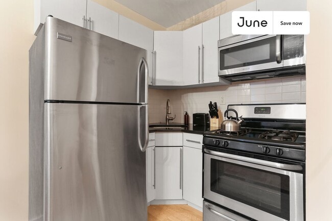 23 E 109th St