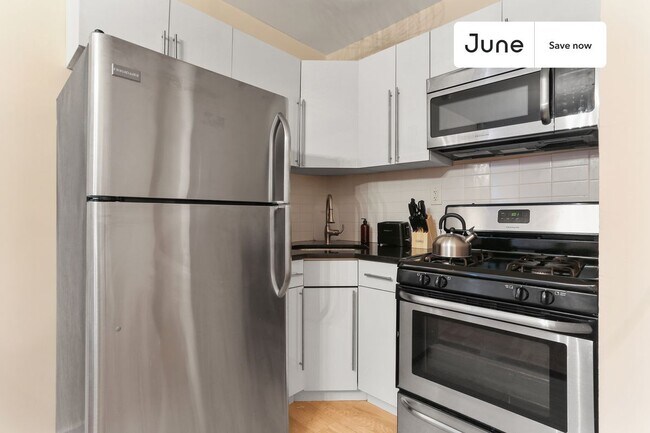 Photo - 23 E 109th St